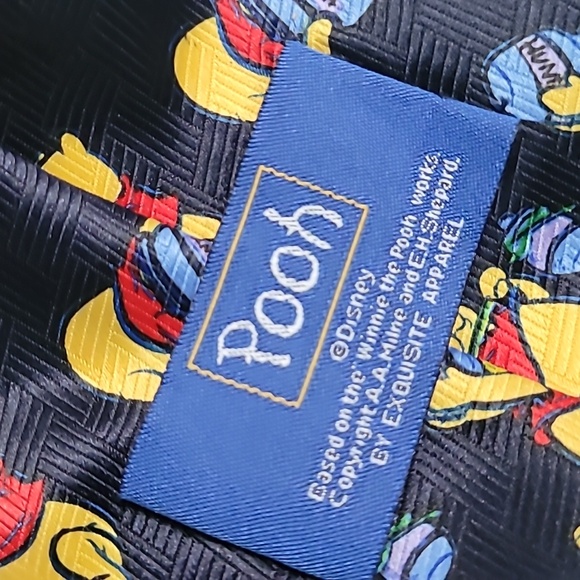 Vintage Pooh Tie - Picture 2 of 12